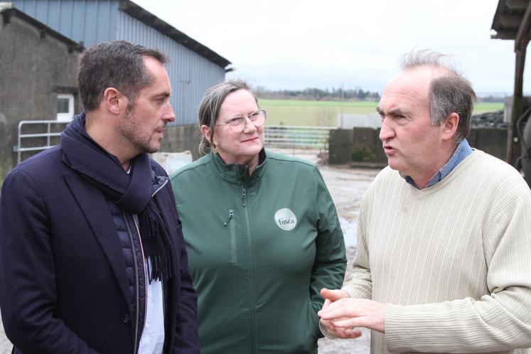 Anne-Marie Denis et Bruno Ledru, vice-président de la FRSEA Normandie, avec Nicolas Bay, député européen.
