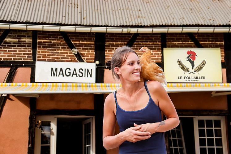 Chloé Godefroy-Lemelle et son mari élèvent 6 000 volailles à l’année.