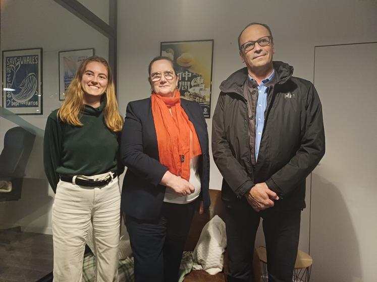 Anne-Marie Denis avec Emma Fourreau, députée européenne, et Xavier Hay, vice-président de la FRSEA.