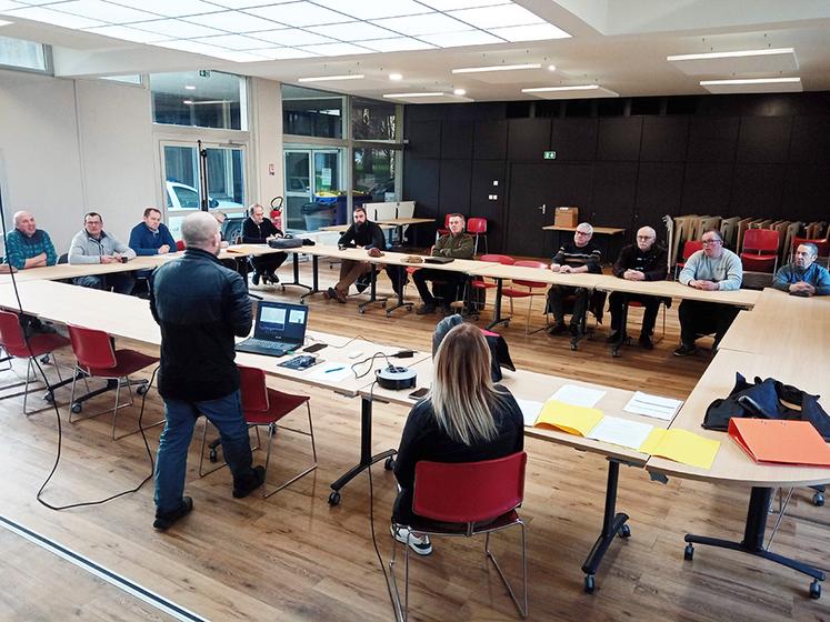 La FNSEA 76 a obtenu la généralisation du piégeage du sanglier dans tout le département. Une première réunion des piégeurs est organisée à Bois-Guillaume, en présence de la FDC 76.