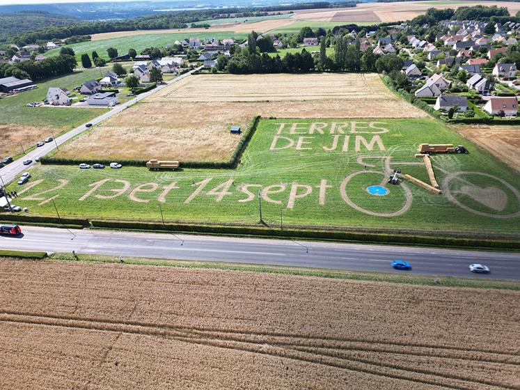 Une fresque à l’effigie du lin et du neufchâtel a été réalisée lors de la 4e étape du Tour de France.