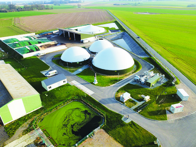 La SAS Caux Avenir Biogaz est née d’un projet entre six agriculteurs-éleveurs (laitiers, allaitant et avicole) du pays de Caux, désireux de diversifier leur activité agricole et de valoriser au mieux leurs matières organiques et végétales en devenant producteurs d’énergie.