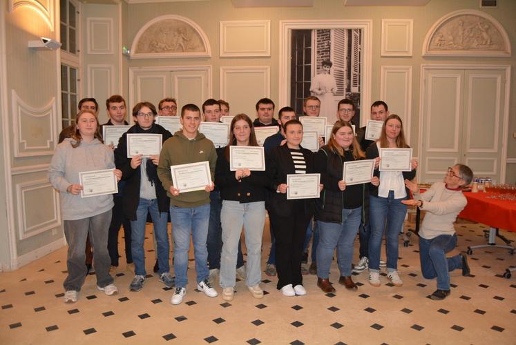 Les Bac techno STAV avec leur professeur principal, Marie-Thérèse Bruyelles.
