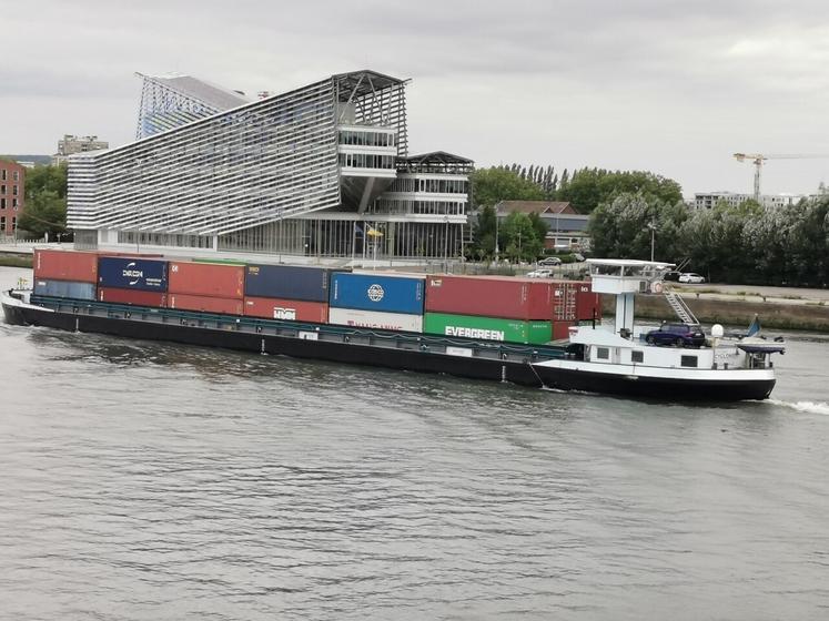 Des investissements permettront d'absorber la croissance des trafics conteneurs et d'augmenter la part modale fluviale dans les années à venir.