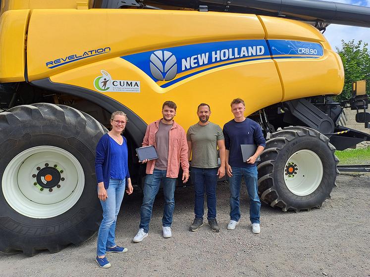 De gauche à droite : Adélie van Butsèle, présidente de la Cuma, Elliott Prévost, Matthieu Deroche, responsable opérationnel, et Lou Prévost.