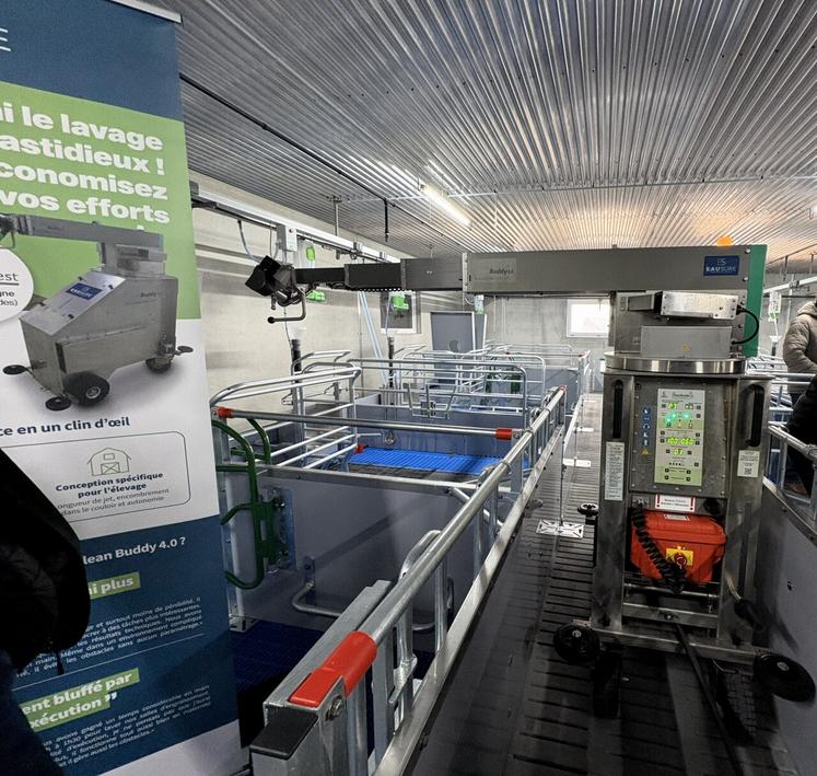 Le robot assure 70 % du lavage des cases, des couloirs et du plafond.