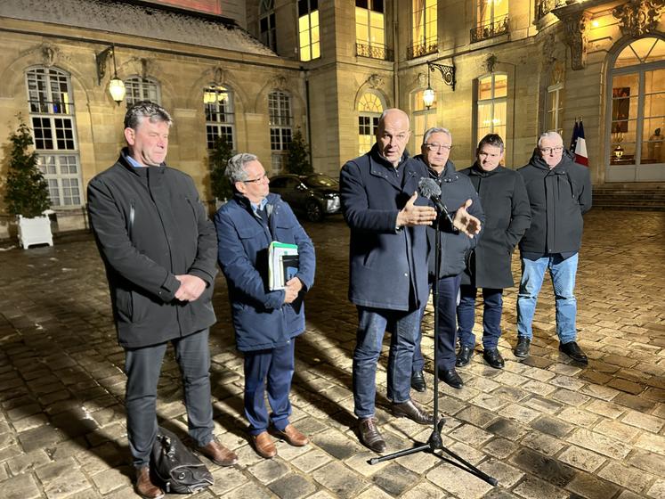 Point presse de la délégation de la FNSEA avant son entretien avec le Premier ministre le 6 janvier au soir à Matignon.