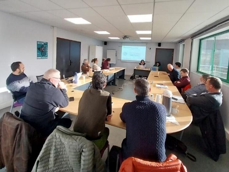 Autour de la table, plusieurs types d'élevage représentés permettant de riches échanges.