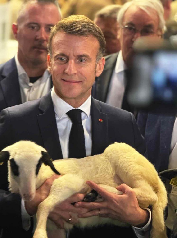 Emmanuel Macron a rencontré une délégation de la FNSEA conduite par son président Arnaud Rousseau.