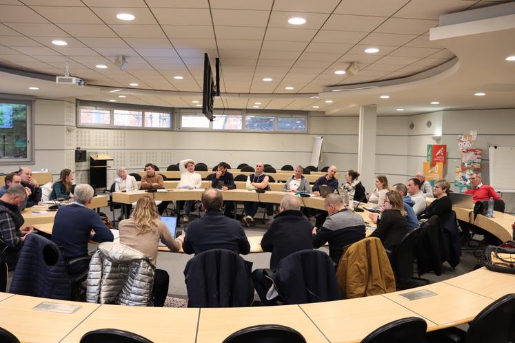 Parmi les représentants d'OP présents : Christophe Lesouef, président de l'OPNC ; Charles Deparis, vice-président de l'OP Gillot ; Loïc Adam, président de France OP lait et de l'OP Mont Blanc ; Landry Rivière, vice-président de l'OP Ouest'lait ; Emmanuel Gavelle, président de l'UPLBP ainsi que Benoît Haquet, membre de l'OP Cap'lait.