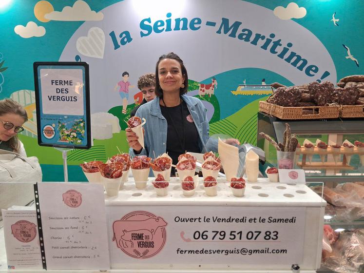 La Ferme des Verguis de Haussez fait découvrir ses charcuteries.