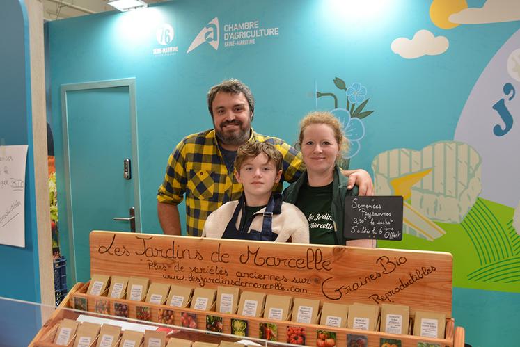 Elody et Sébastien Marc, des Jardins de Marcelle à , présentent leur production de semences paysannes. L’exploitation an agriculture biologique produits des légumes et des plants qu'elle commercialise sur le marché de Dieppe et leur site internet. Elle dispense des formations aux personnes qui souhaitent se former au potager en permaculture.