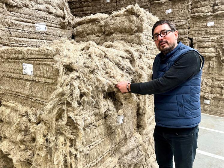 Loïc Charron a choisi l'Eure pour être au cœur du tissu économique du lin.