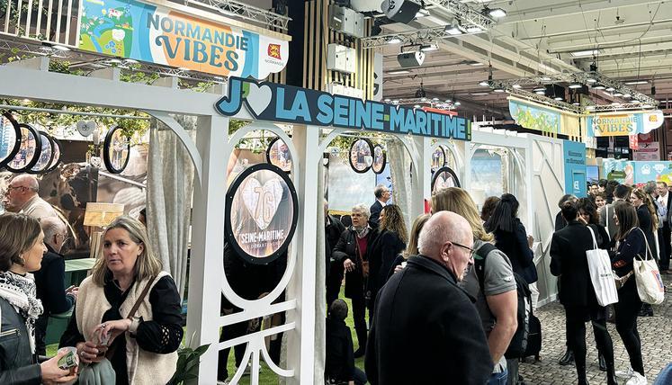 L'espace restauration de la Seine-Maritime sur le pavillon Normandie avec une présentation des producteurs présents au salon et inscrits sur la plateforme Mon Panier 76.
