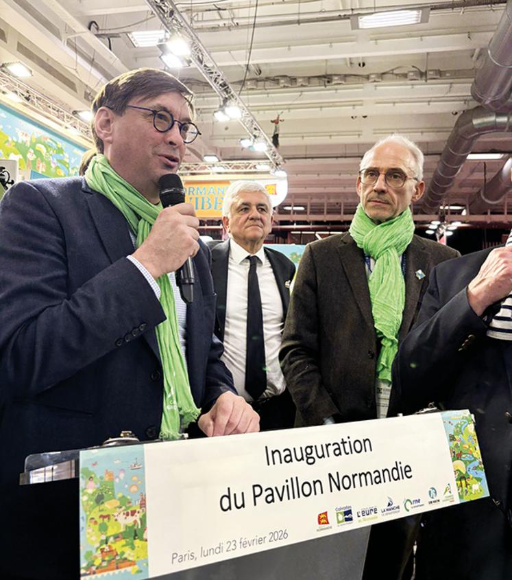 Lundi 23 février, inauguration du stand Normandie par Sébastien Windsor, président de la Chambre régionale d'agriculture, en présence d'Hervé Morin, président de la Région, et du préfet de Normandie, Jean-Benoît Albertini.