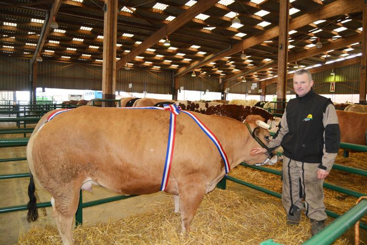 Archive 2018. Le Gaec Saget à Canehan a remporté le prix de la super championne avec sa parthenaise ainsi que le prix du syndicat de la boucherie cette année-là.