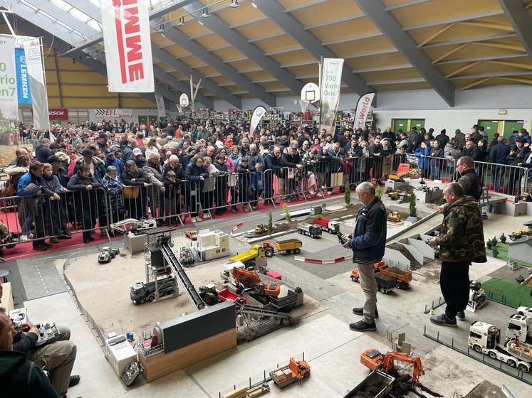 L'année dernière, le club NCRC a animé les 120 m2 de circuits radiocommandés. Les pilotes feront revivre la zone avec des camions, des pelleteuses et des tracteurs à l'échelle 1/14e et 1/16e.