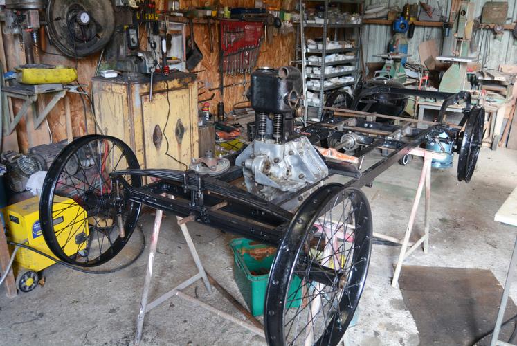 Le point de départ : un châssis nu récupéré après des décennies d'abandon, base de deux ans de travail.