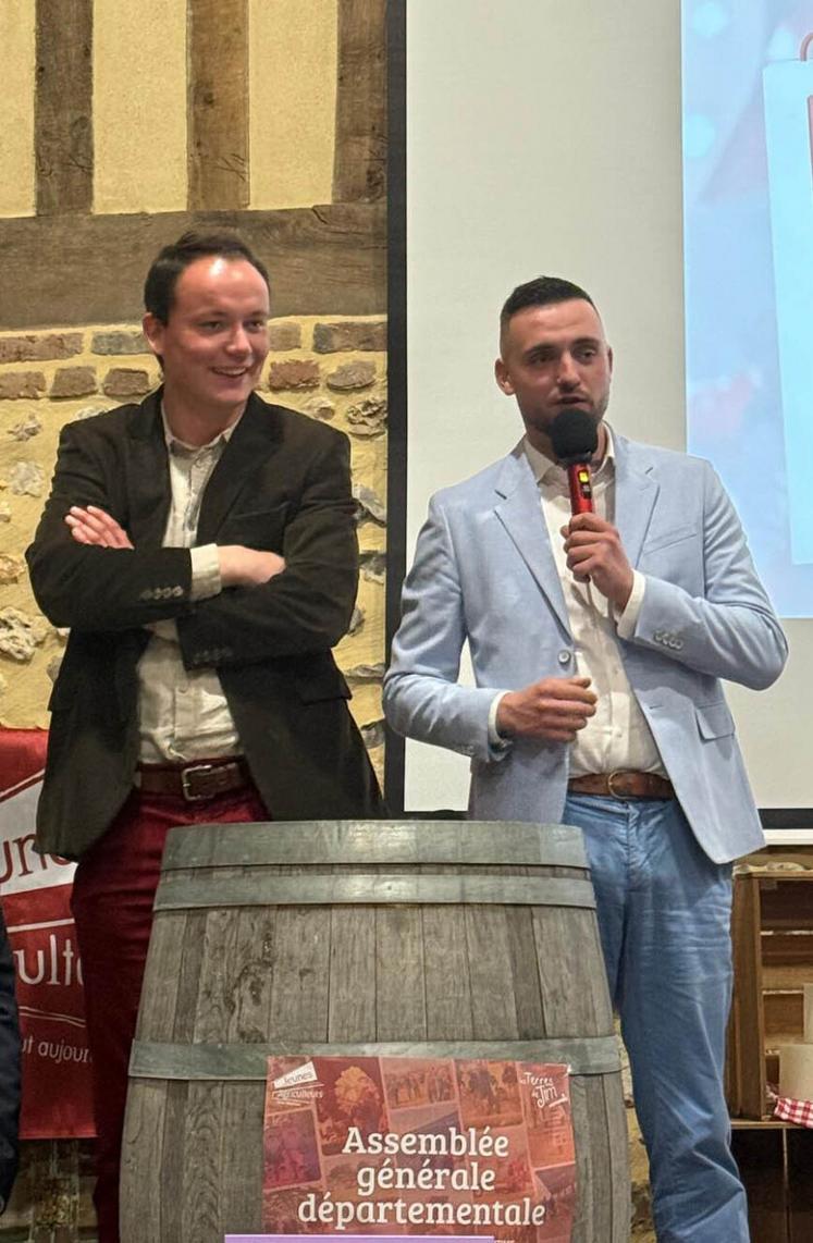 Justin Lemaitre (à d.), président de JA 76, et Jean Puech d'Alissac, secrétaire général.