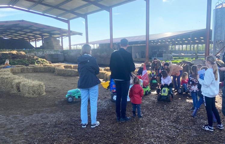 Courses de tracteurs à pédales à la ferme des Châtaigniers à Catenay.