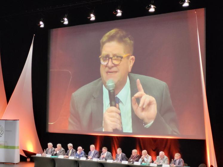 Pour Willy Schraen, le système d'indemnisation des dégâts de gibier est « à bout de souffle ». Il appelle à ce que « les chasseurs ne paient plus seuls » et dénonce « un impayé de 10 millions d'euros de l'État ».