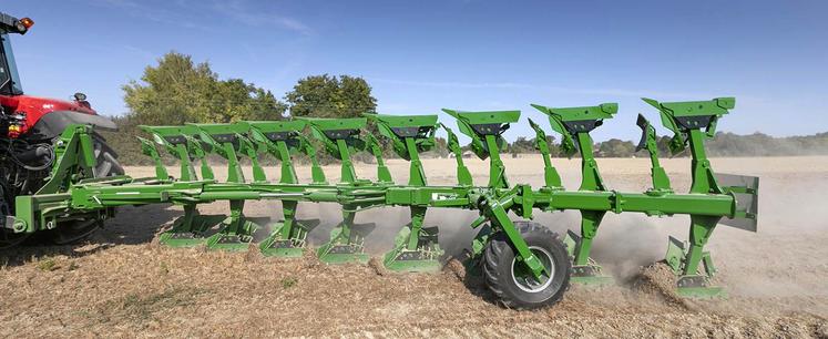 Une charrue hybride permet un travail de 6 cm à 25 cm.