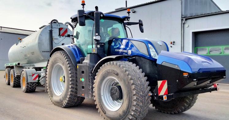 « Ces tracteurs biométhane sont adaptés à nos activités et fonctionnent correctement », indique Bernard Boutiton.