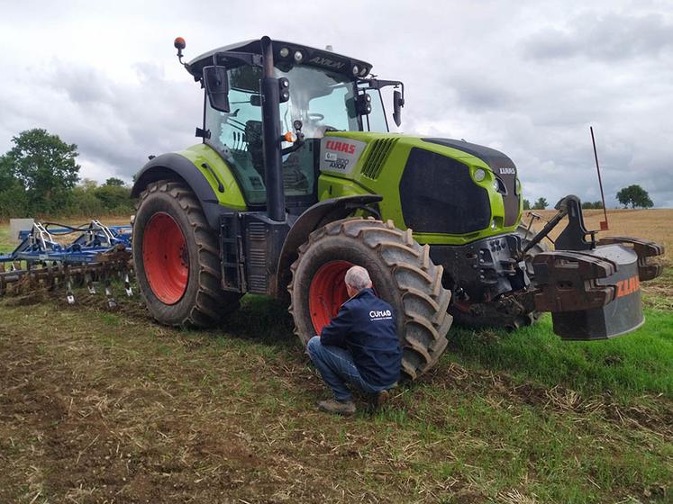 Contrôler la pression des pneus permet des économies de carburant, un gain d’efficacité du chantier et limite le tassement des sols.