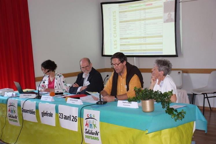 De g. à d. : Hélène Méline, salariée, Jean-Joseph Roussignol, président de l'association, Jean-Luc Duclos, trésorier, et Sophie Adam, vice-présidente.