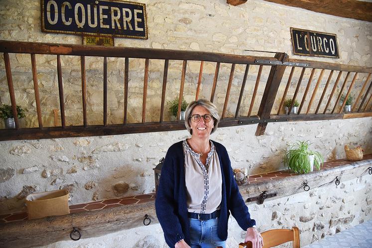 À Ocquerre (77), Hélène Gautier gère l’activité quotidienne liée au gîte (ménage, réservations, accueil, petites réparations) quand son époux se charge des travaux plus importants.
