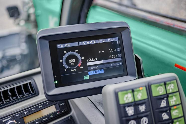 Les systèmes de pesée intégrés sont gérés directement depuis le terminal du chargeur télescopique.