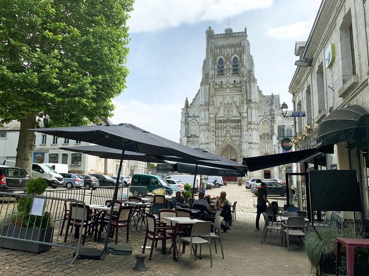 Chaque été, les musiques éclectiques du Festival de Saint-Riquier résonnent dans l'abbaye.