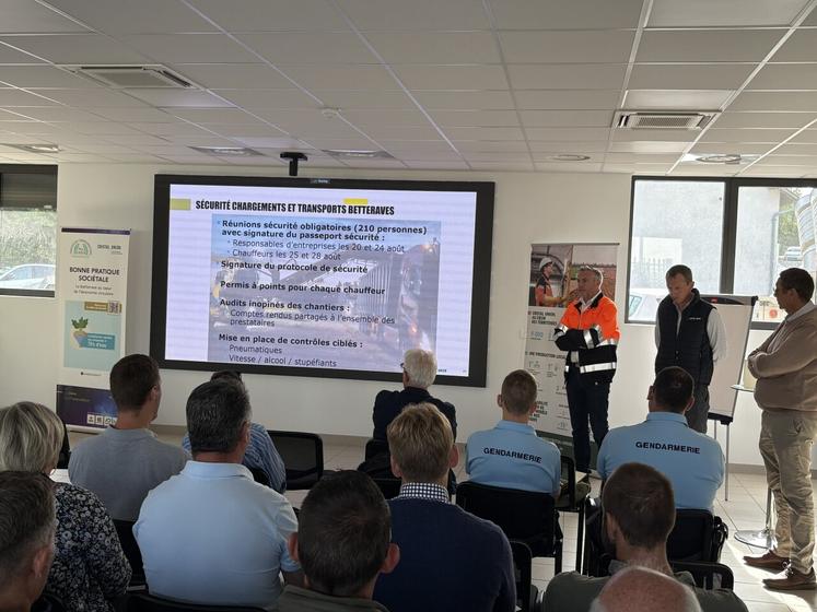 Le 24 août à Fontaine-le-Dun, réunion sécurité du groupe Cristal Union. 210 transporteurs et chauffeurs s'engagent à respecter les règles de conduite.