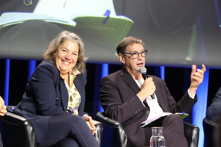 "Sur le sol vivant, nous sommes au balbutiement des connaissances", indique Sébastien Windsor (Chambres d'agriculture France), avec Jérôme Mousset (Ademe), Sonia de La Provôté (Fnau) et Pascal Allizard (ancien sénateur).