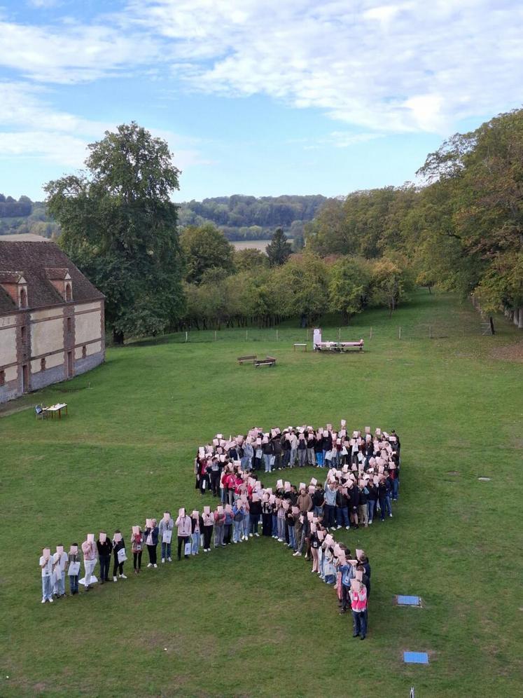 Les étudiants du lycée agricole de Bremontier-Merval tous mobilisés pour Octobre rose.