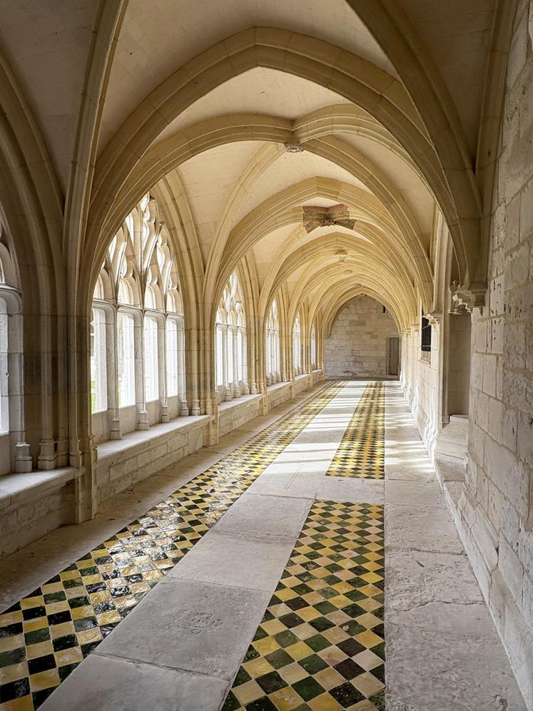 Le cloître de l'abbaye Saint-Wandrille.