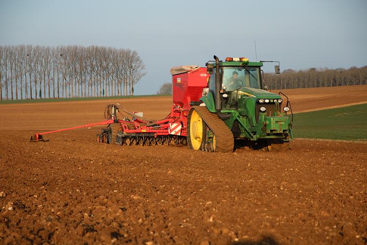 Pour diminuer le coût horaire (par exemple d’un tracteur de grosse puissance), il faut un volume d’heures de travail important… il est plus facile à atteindre collectivement.