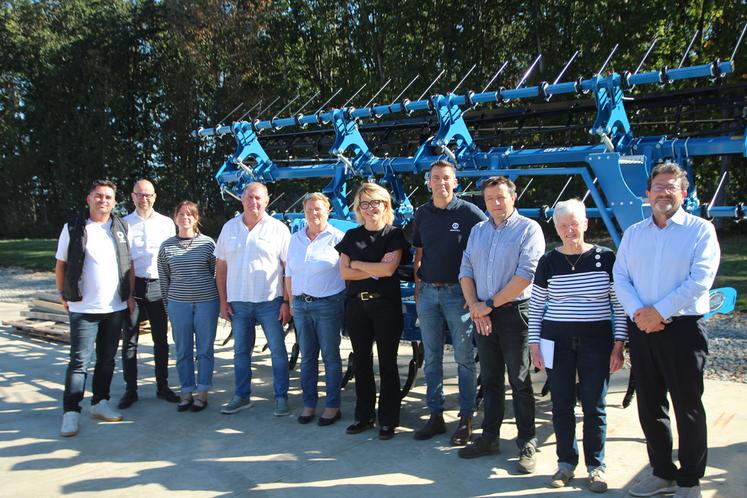 Les participants à l'étape normande du Tour de France d'Axema, au sein des établissements Bonnel au Neubourg (Eure).