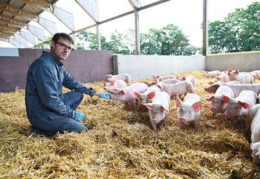 À La Bazoche-Gouet (Eure-et-Loir), Laurent Guglielmi est à la tête des Cochonnailles du Haut-Bois depuis 2005.