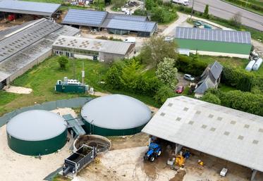 La méthanisation et le photovoltaïque à la ferme offrent une rentabilité à long terme.