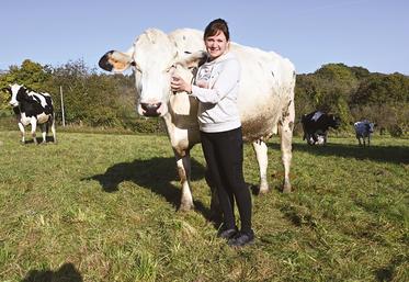 Éleveuse laitière et maman de deux jeunes enfants, Brigitte Delpech joue les équilibristes pour accorder vie professionnelle et personnelle.