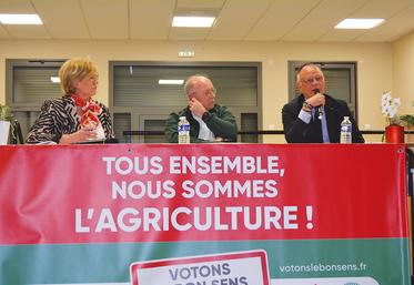 Trois invités de marque pour une table ronde centrée sur la protection de la ressource en eau qui a donné lieu à de nombreux échanges. De g. à d. : Laurence Sellos, présidente de la Chambre d’agriculture, Thierry Coué, secrétaire général adjoint de la FNSEA et Édouard Philippe, président de la communauté urbaine (CU) du Havre.
