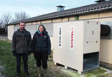 Optimisation énergétique et bien-être animal sont compatibles. Par exemple, « l’échangeur de chaleur améliore l’ambiance du bâtiment et par conséquent la croissance des poulets », indiquent conjointement Alexandra et Bastien Fricotteau.