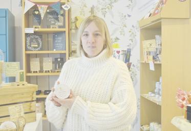 " Avec ma marque, j'espère aider d'autres femmes qui ont des problèmes de peau", souligne Noémie Primont. 