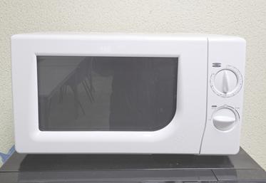 Il est conseillé de ne pas utiliser le micro-ondes de la maison car l'odeur de l'herbe séchée perdure.