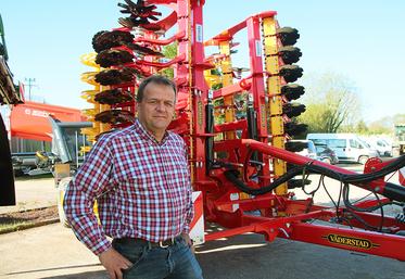 William Piquenot, responsable de pôle chez Teragri (Groupe Depussay), défend la qualité agronomique du travail des déchaumeurs Carrier.