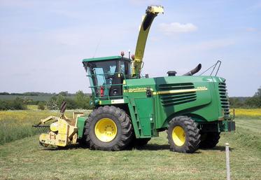 Un simple amorçage sans contact avec les fils peut entraîner un accident.