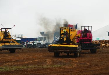 La Bambich, la Poulette, la Zèbre, la Pioche, Labour'Eure... Les engins, customisés à souhait, ont fait le show durant les trois jours de Terres de Jim.