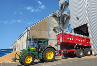 Avec des PS moyens de 77, des protéines à 11,3 % et des rendements à 93 q/ha, la collecte normande de Noriap est tout à fait satisfaisante. Pour les escourgeons, le rendement moyen est au-dessus de 90 q/ha avec des pointes à 100 q/ha. La récolte a également été très favorable en colza avec des pointes au-dessus de 60 q/ha. « C'est une très bonne année mais pas record. 2022 reste l'année exceptionnelle. Nous avons réceptionné 200 000 tonnes sur la zone normande, ce qui représente 2...