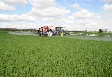 Depuis 2017, l'utilisation de matériels homologués antidérives est obligatoire pour appliquer les produits à base de prosulfocarbe.